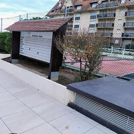Ambiance Marine, Bel Avec Vue Mer, Balcon, Piscine Et Tennis * Cabourg