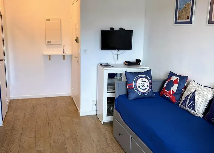 Ambiance Marine, Bel Avec Vue Mer, Balcon, Piscine Et Tennis * Cabourg